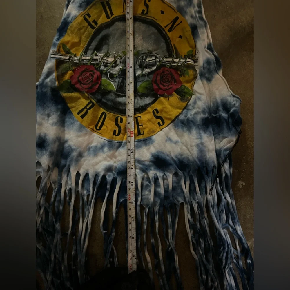 Guns and roses t shirt size small - Picture 2 of 6
